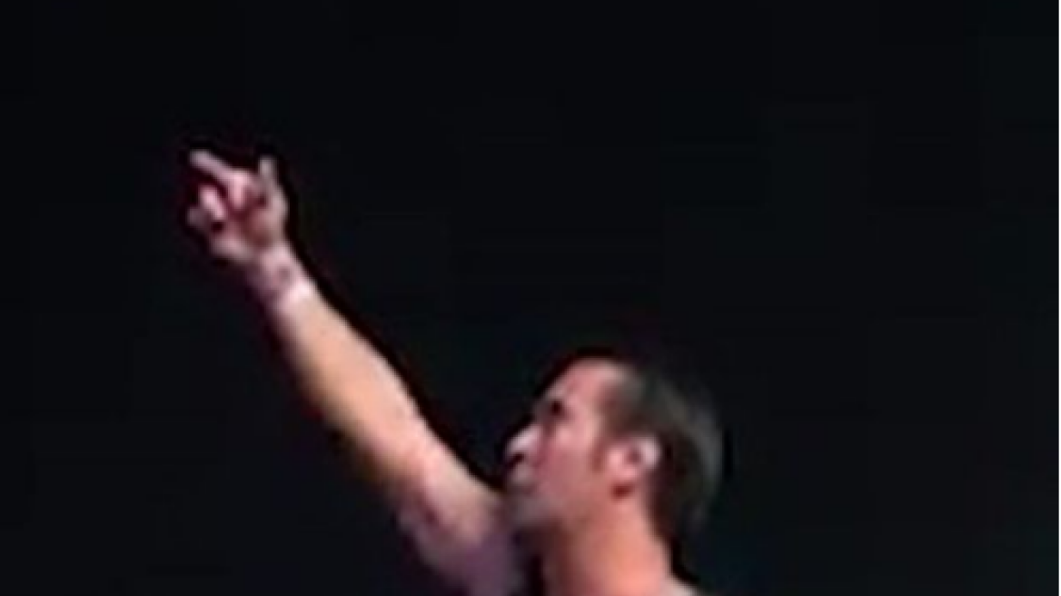 Βίντεο από Λας Βέγκας: Η στιγμή που διασωθείς δείχνει το... μεσαίο δάχτυλο στον μακελάρη